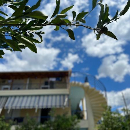 Hotel Portokali Himare Esterno foto