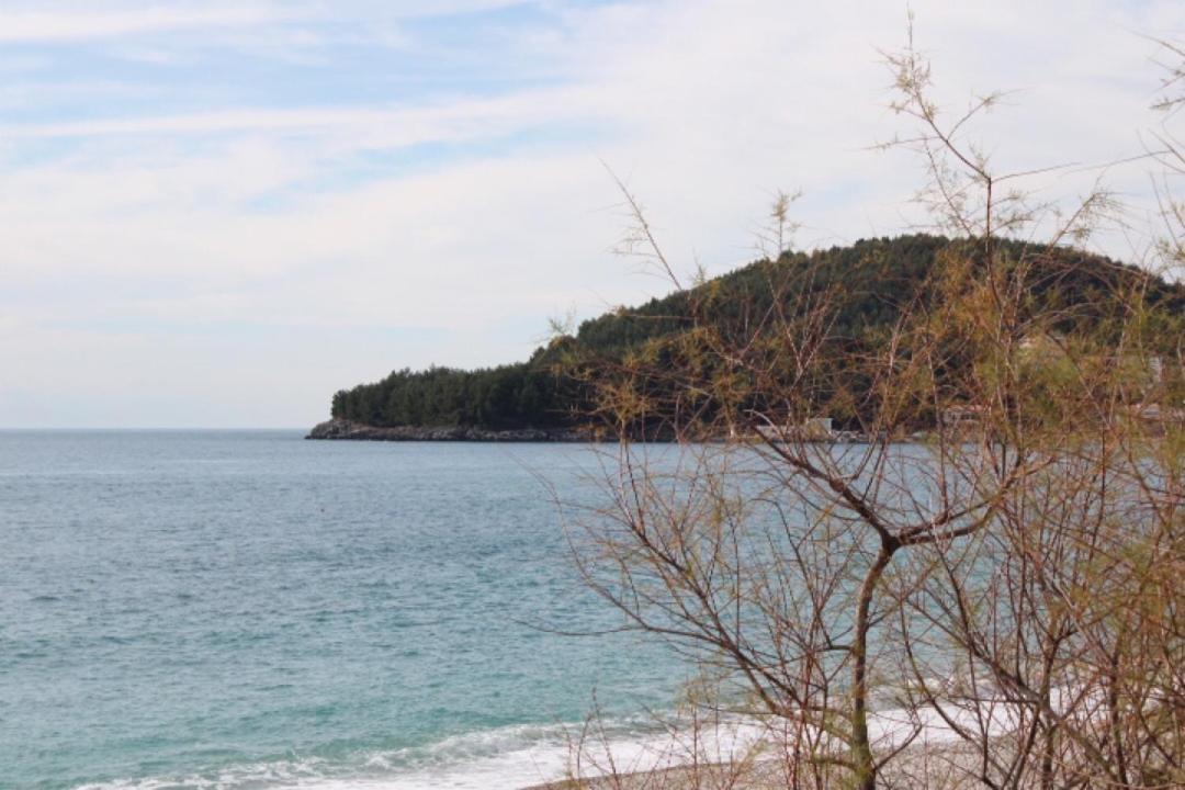 Hotel Portokali Himare Esterno foto