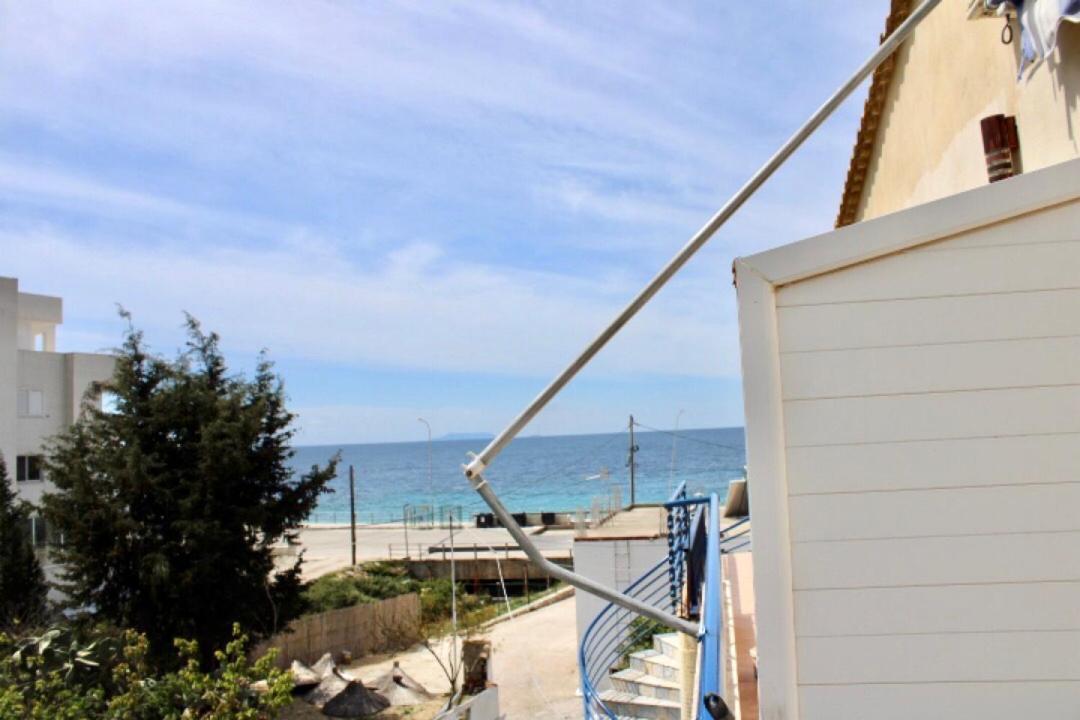 Hotel Portokali Himare Esterno foto