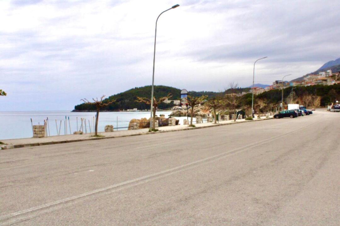 Hotel Portokali Himare Esterno foto