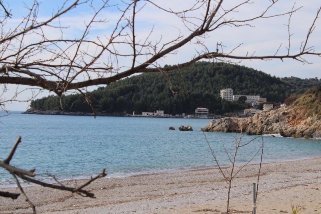 Hotel Portokali Himare Esterno foto