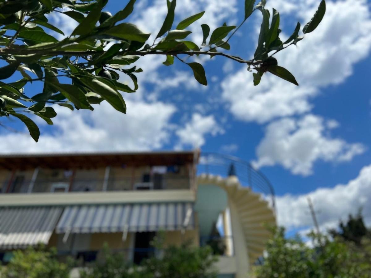 Hotel Portokali Himare Esterno foto