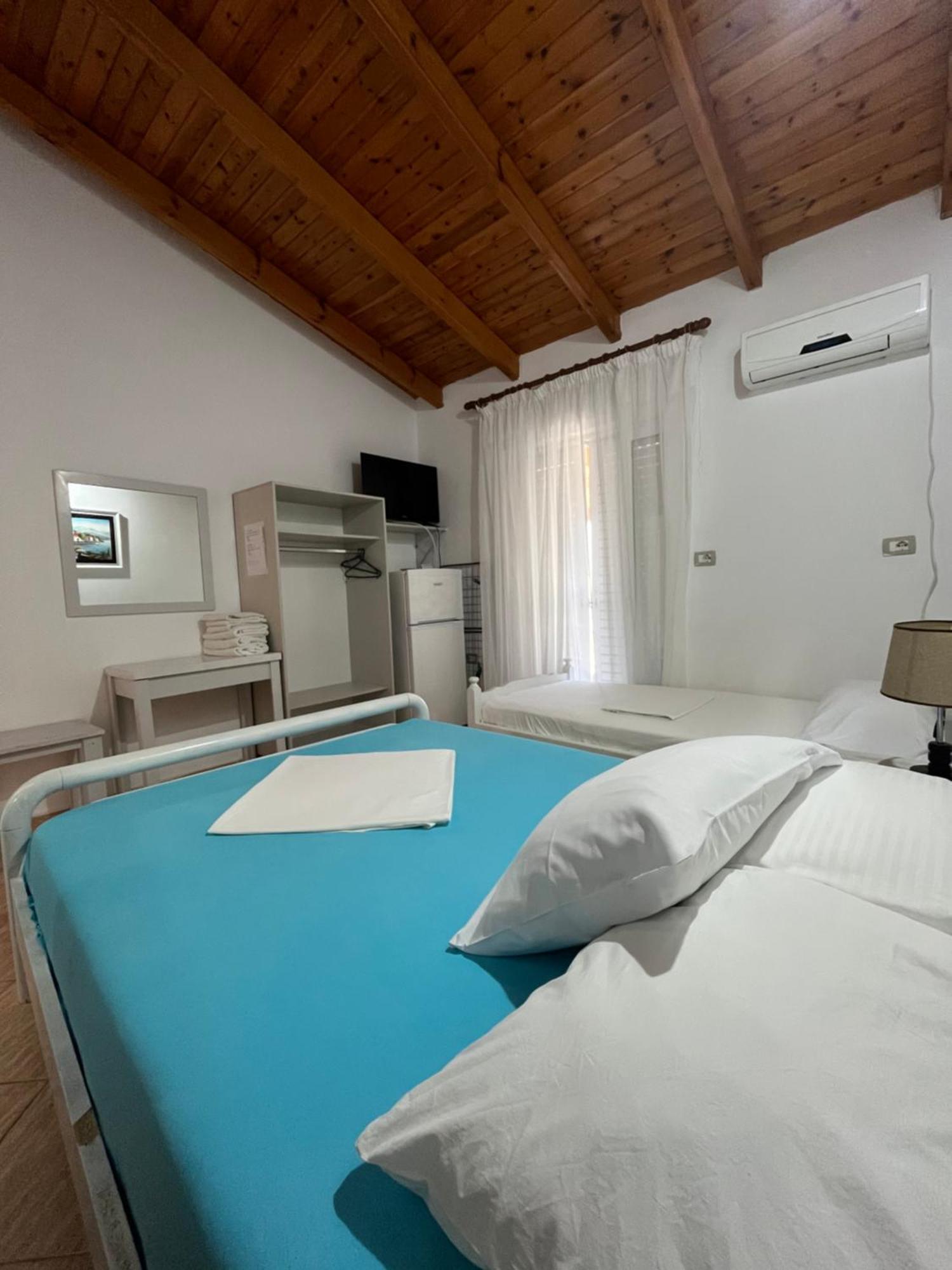 Hotel Portokali Himare Esterno foto