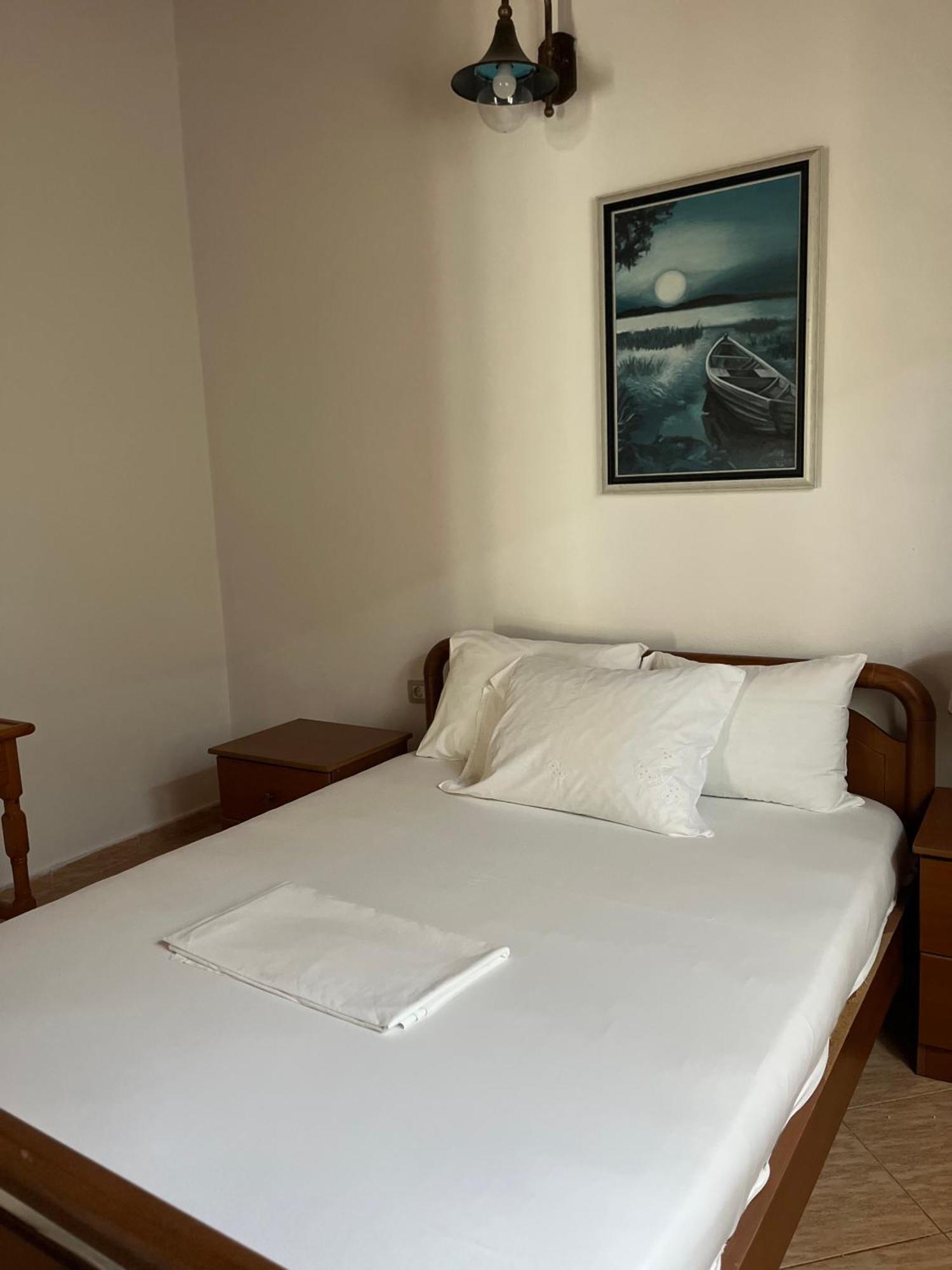 Hotel Portokali Himare Esterno foto