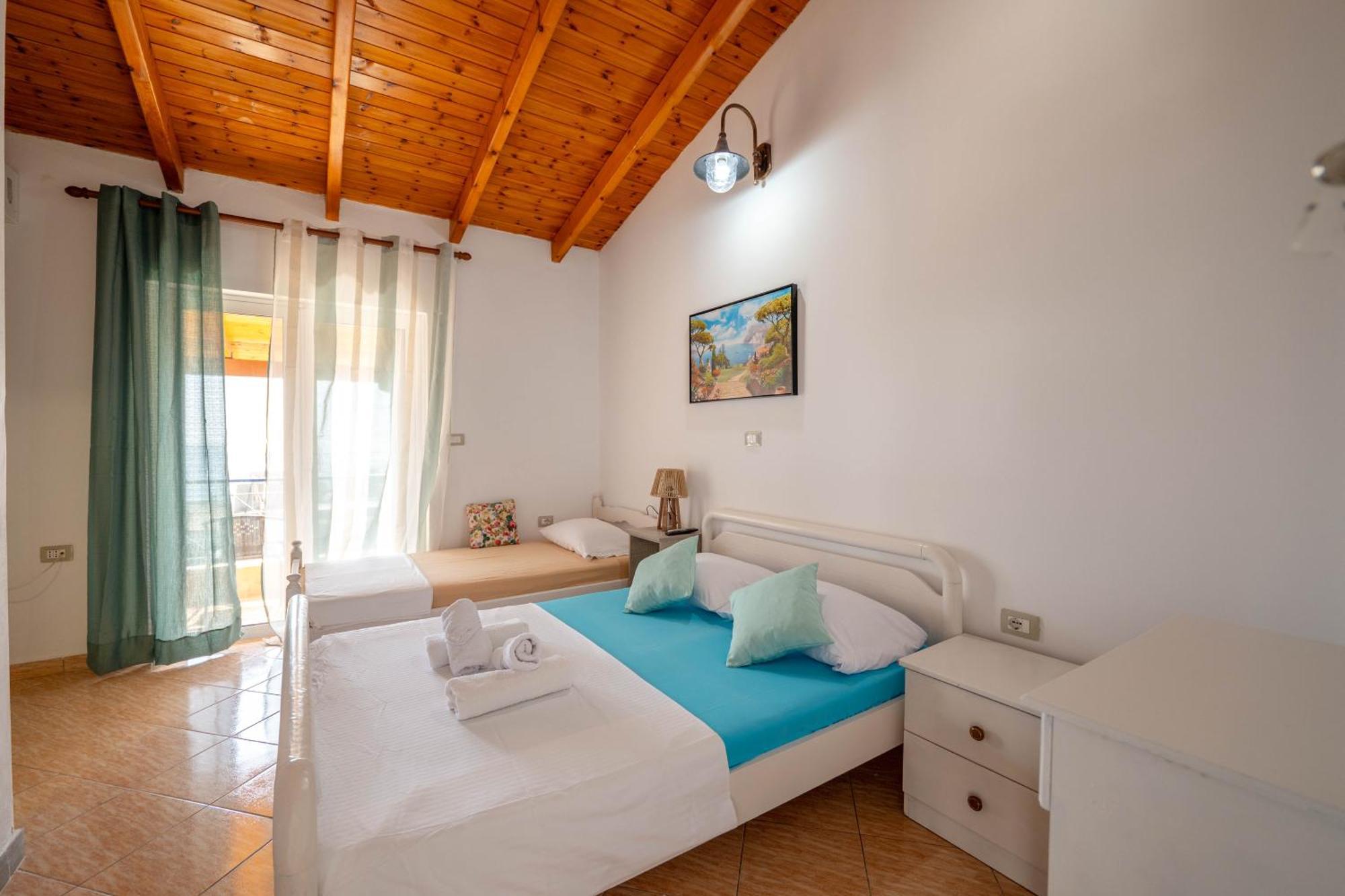 Hotel Portokali Himare Esterno foto