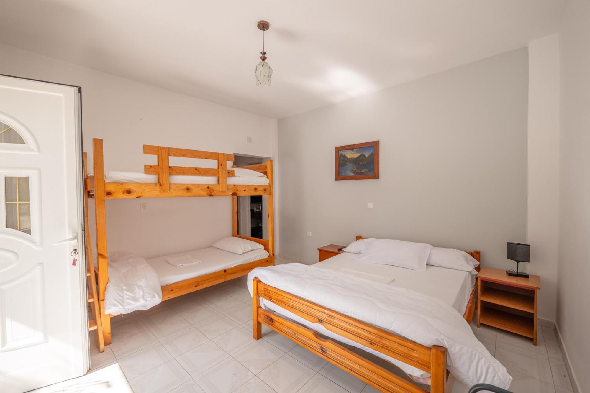 Hotel Portokali Himare Esterno foto