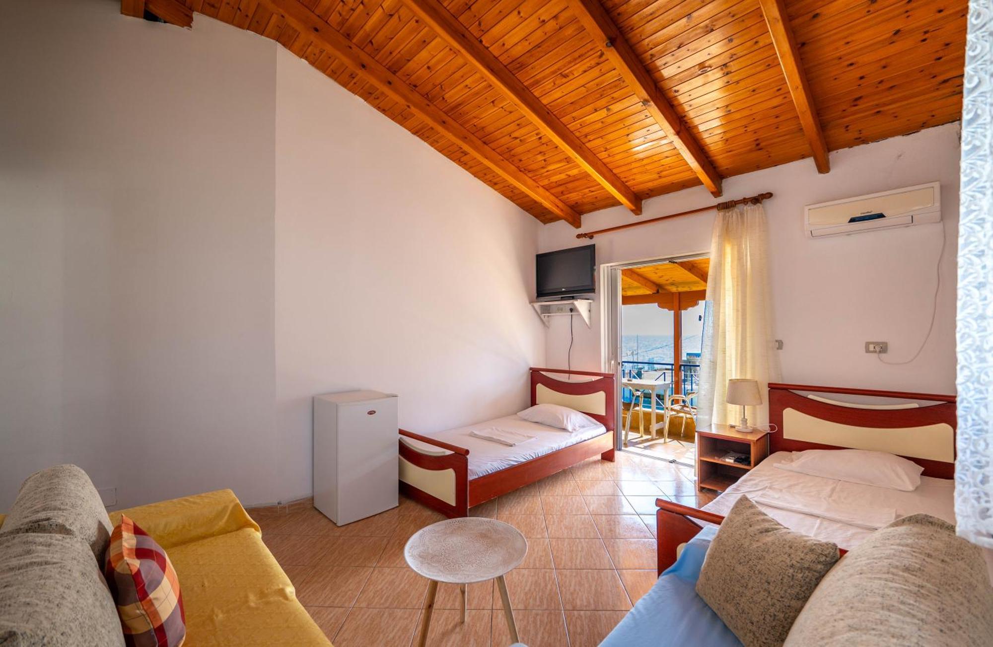 Hotel Portokali Himare Esterno foto