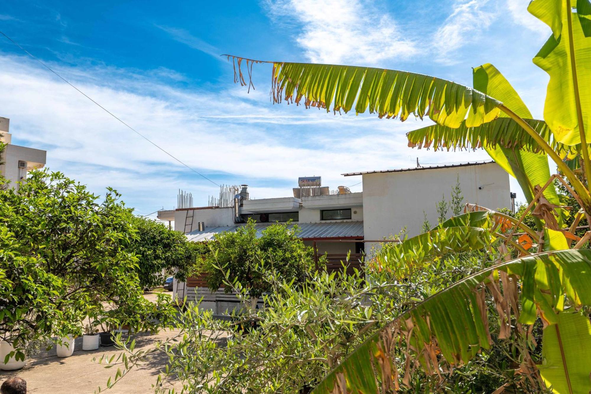 Hotel Portokali Himare Esterno foto