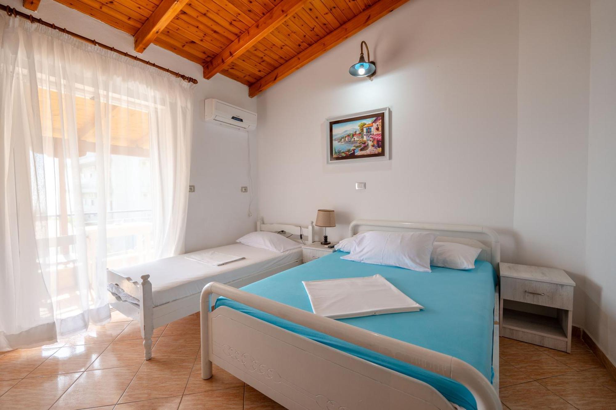 Hotel Portokali Himare Esterno foto
