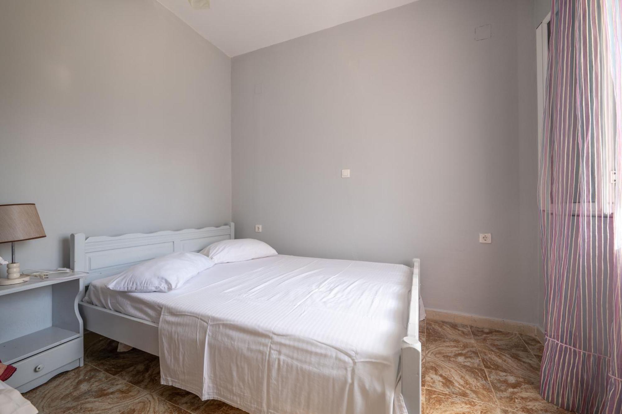 Hotel Portokali Himare Esterno foto