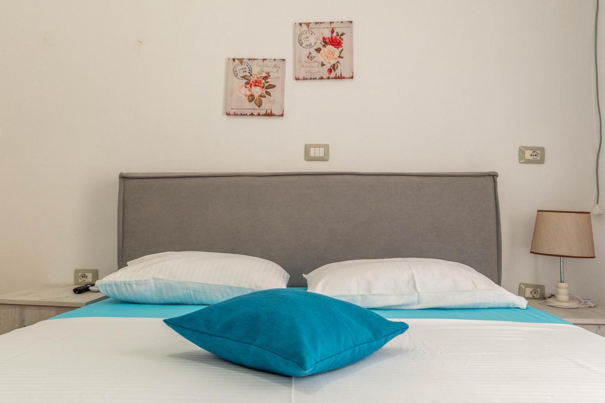 Hotel Portokali Himare Esterno foto