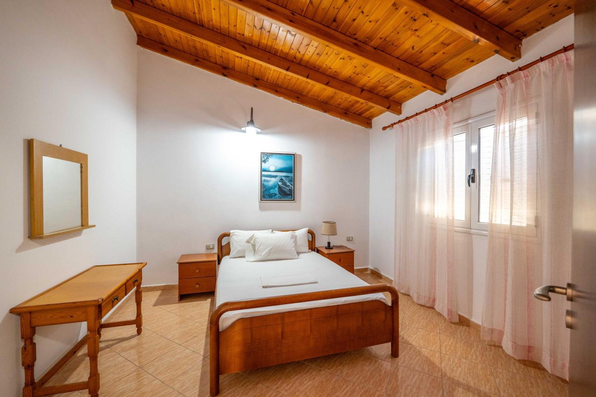 Hotel Portokali Himare Esterno foto