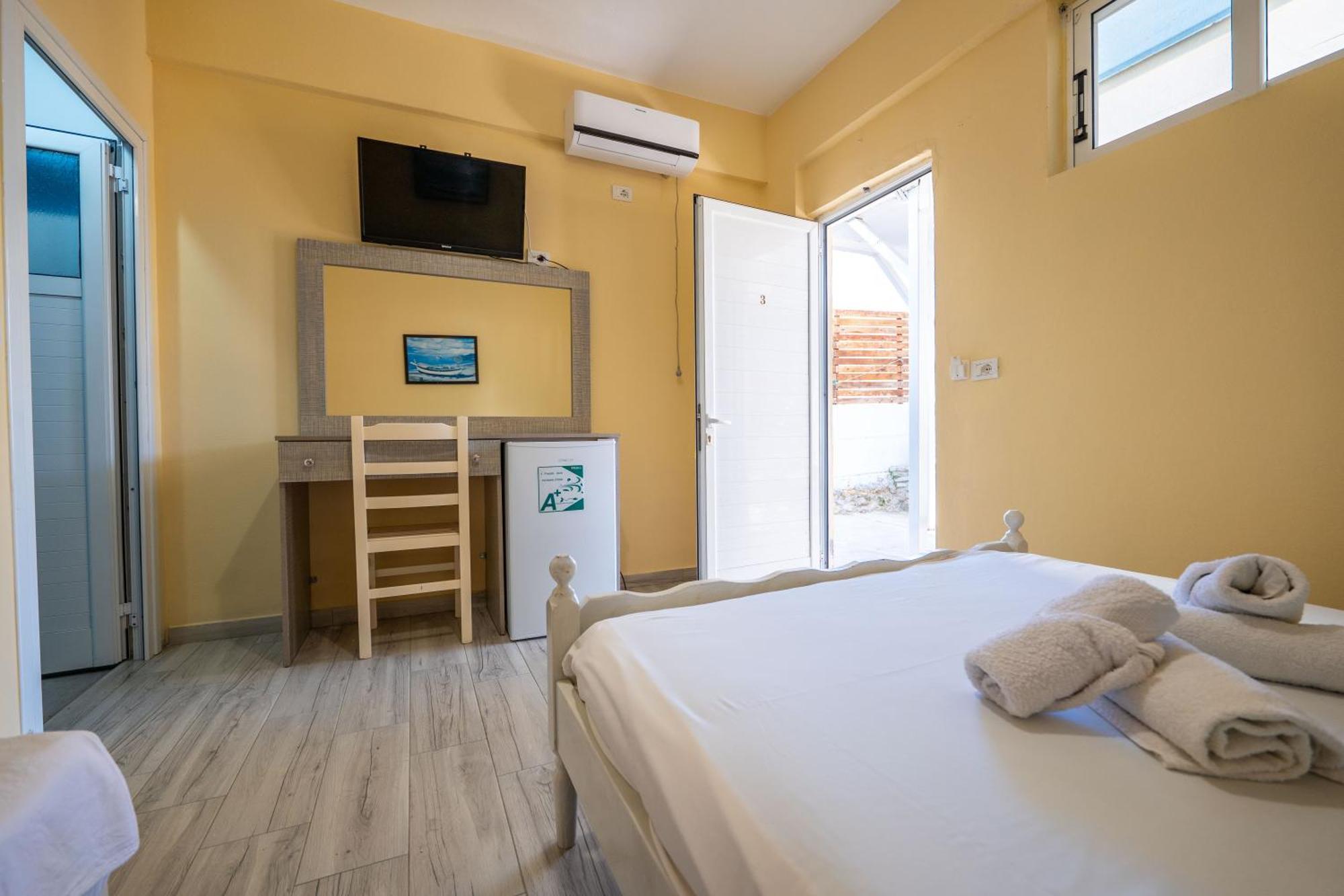 Hotel Portokali Himare Esterno foto