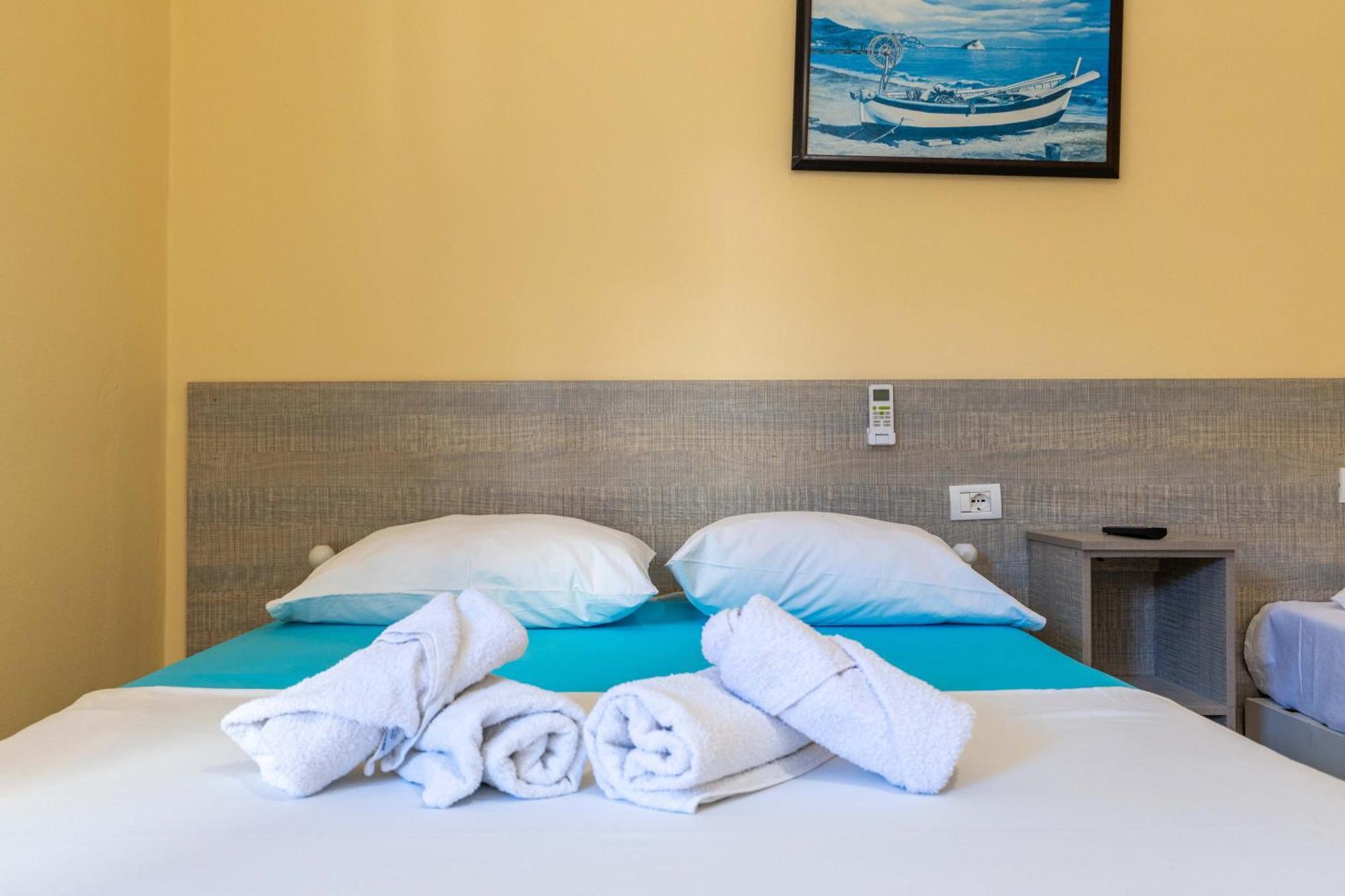 Hotel Portokali Himare Esterno foto