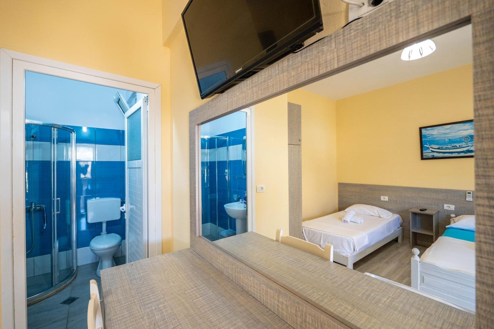 Hotel Portokali Himare Esterno foto