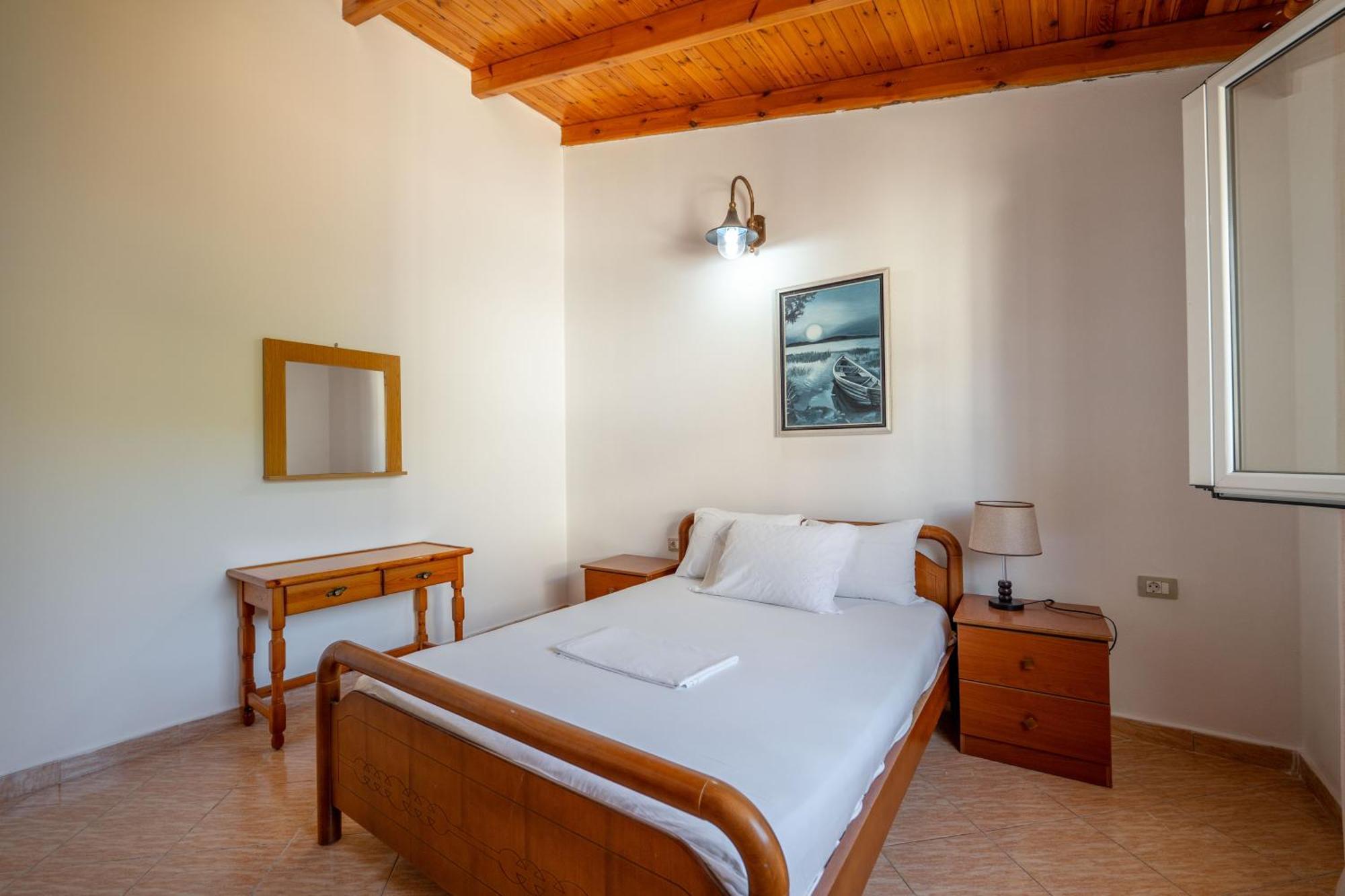 Hotel Portokali Himare Esterno foto