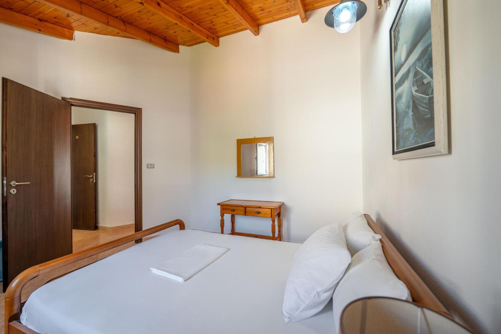 Hotel Portokali Himare Esterno foto