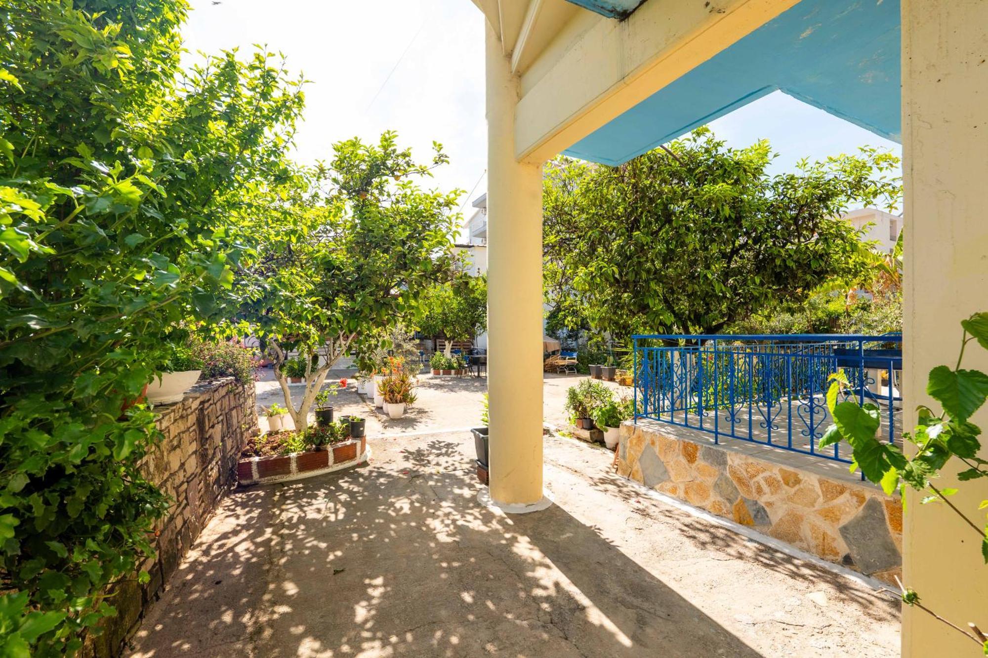 Hotel Portokali Himare Esterno foto